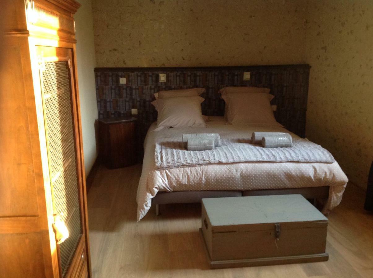 Le Moulin De Chareau Bed & Breakfast Reugny  ภายนอก รูปภาพ